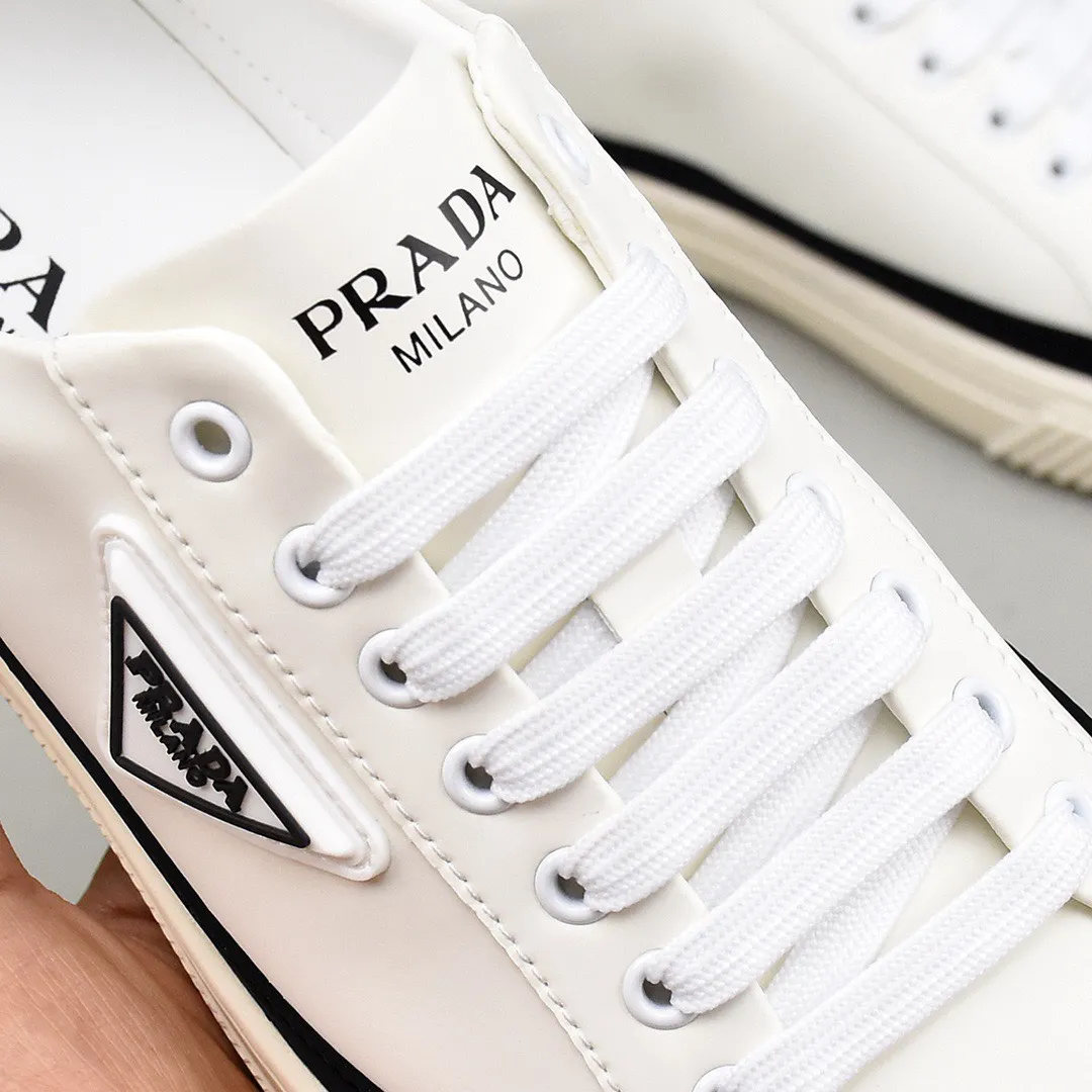 【PRADA】Men's shoes 💰400💰. Detonate the whole place! An international brand that is constantly innovating. This men's casual shoe is the original version. It is made of cowhide leather at a ratio of one to one at the store. It has leather feet and rubber non-slip outsole. It is breathable and comfortable. Quality speaks for itself. 👄38-44